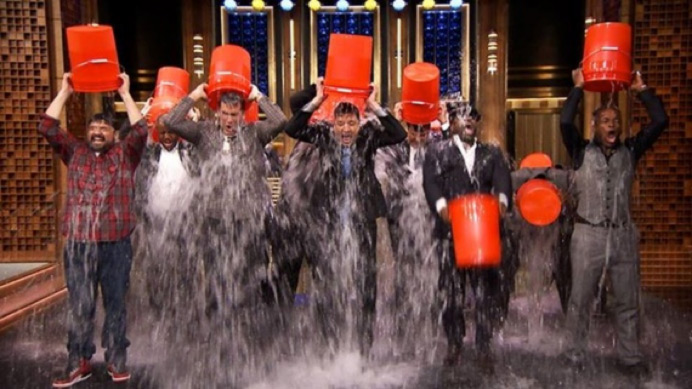 10 лучших моментов Ice Bucket Challenge