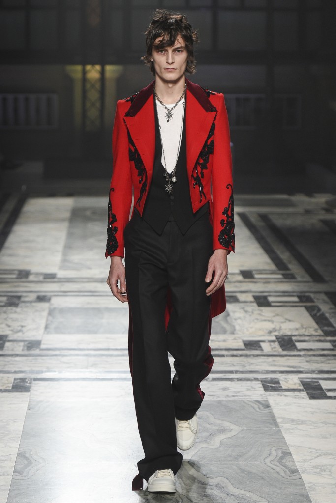 Alexander McQueen FALL 2016 MENSWEAR  London Fashion Week