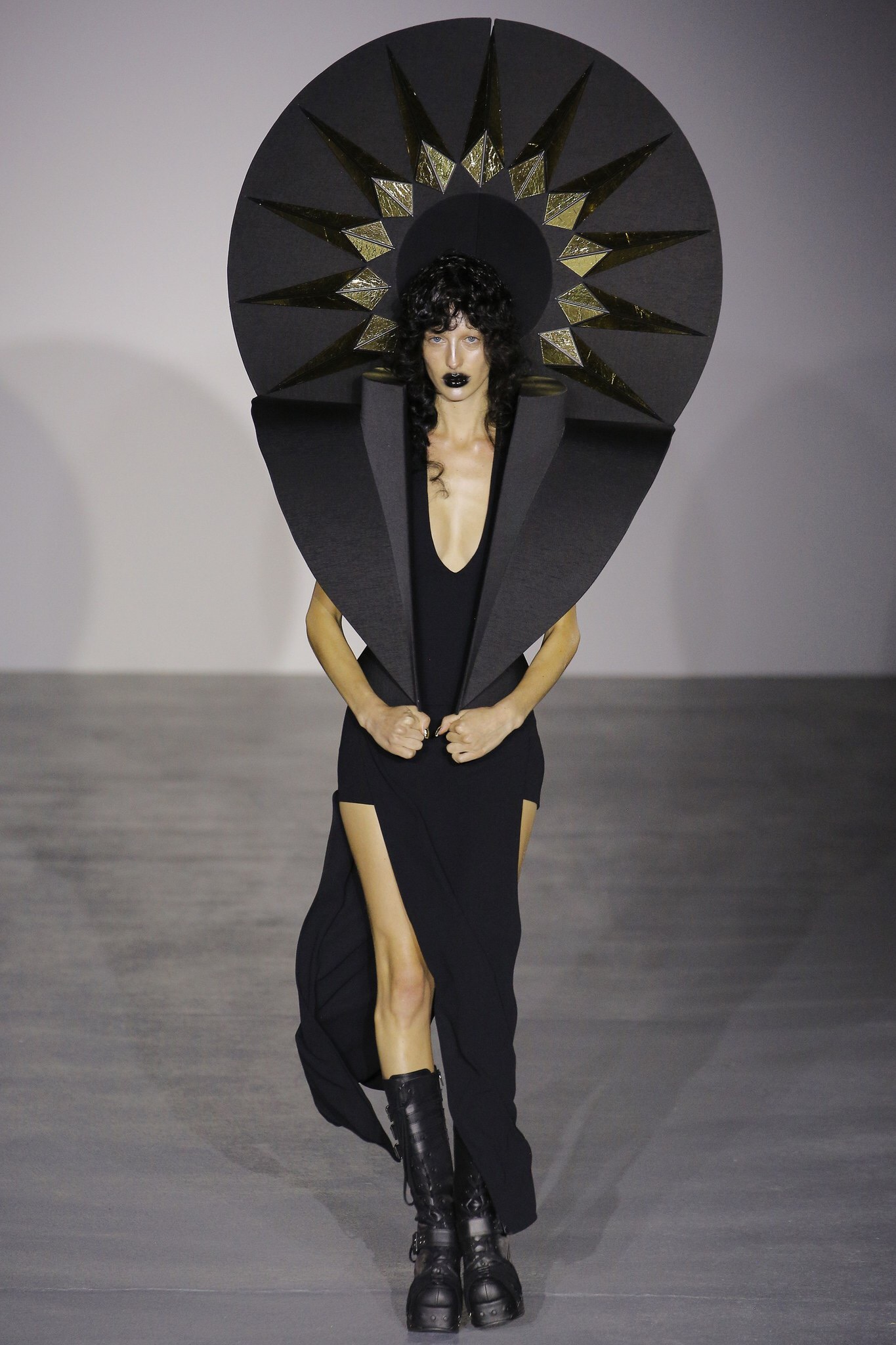 Gareth Pugh Spring 2017 Ready-to-Wear