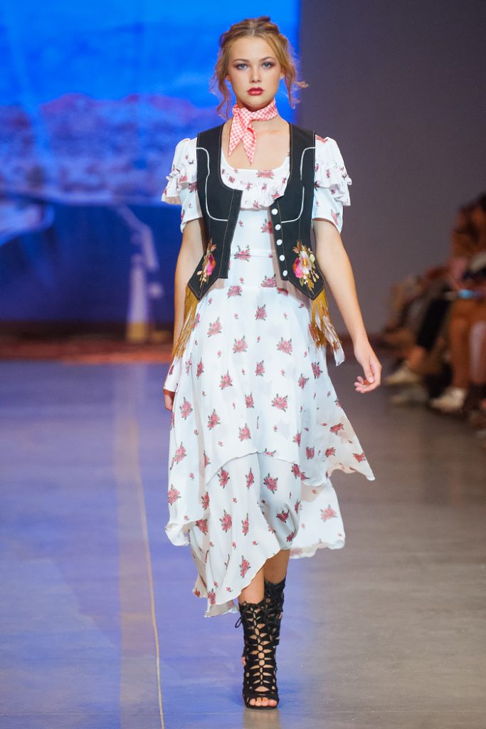 DARJA DONEZZ SS19 Ukrainian Fashion Week